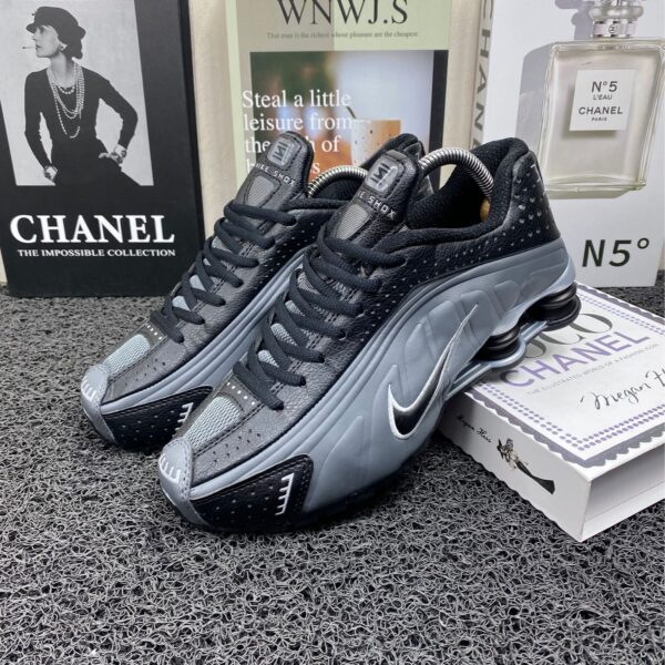 Nike Shox R4