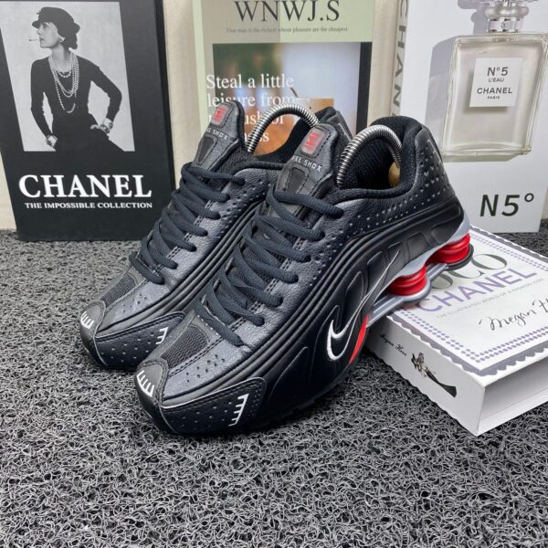 Nike Shox R4