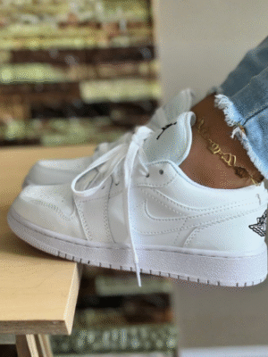 Jordan Retro 1 Triple White